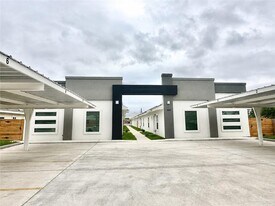17-24th 1/2 N 24 1/2 St in McAllen, TX - Building Photo