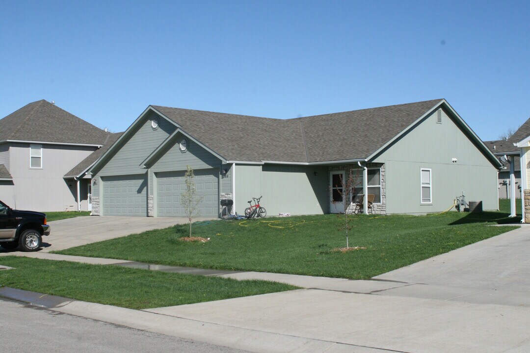 1022 Augusta Ln in Ottawa, KS - Building Photo