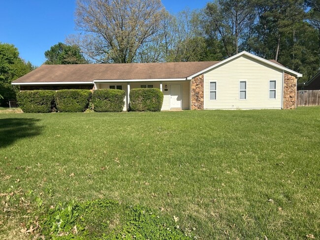 property at 40 Fairway Cv