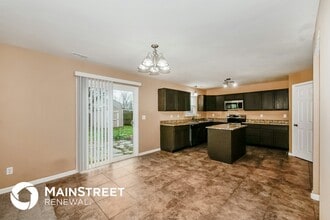 8144 Wood Hollow Ln in Indianapolis, IN - Foto de edificio - Building Photo