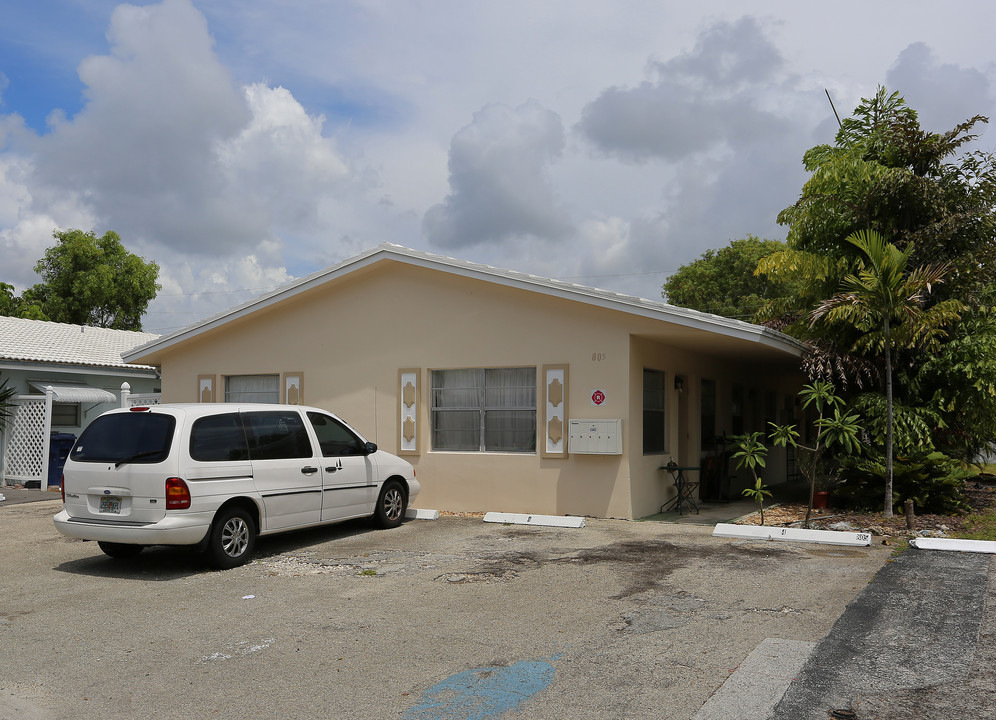 805 NE 23rd Dr in Wilton Manors, FL - Building Photo