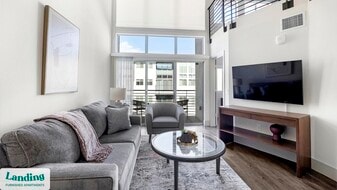 2323 E Highland Ave in Phoenix, AZ - Building Photo