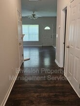 393 Brookview Dr in Riverdale, GA - Building Photo - Building Photo