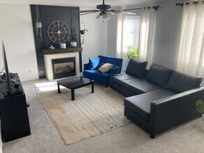 547 Jake Garn Blvd in Salt Lake City, UT - Building Photo - Building Photo