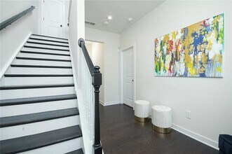 2048 Holtz Ln in Atlanta, GA - Building Photo - Building Photo