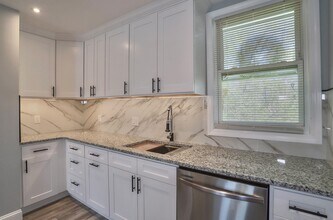 237 Whiton St in Jersey City, NJ - Building Photo - Building Photo