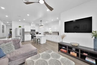 211 S 5th St in Conroe, TX - Foto de edificio - Building Photo