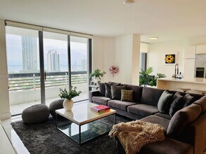 19101 NE 36th Ct, Unit 1911 in Aventura, FL - Building Photo - Building Photo