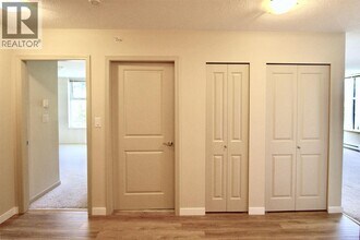 9232 University Crescent in Burnaby, BC - Building Photo - Building Photo