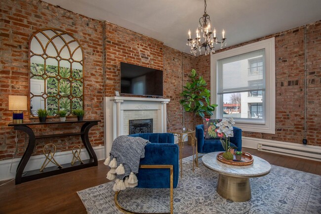 6318 Victoria in St. Louis, MO - Foto de edificio - Building Photo
