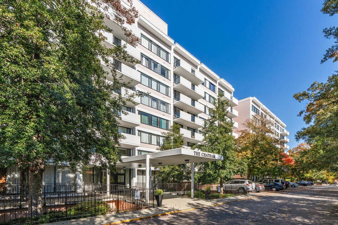 Chatham Condominiums in Arlington, VA - Foto de edificio