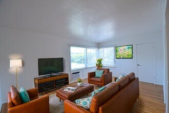 12807 Burbank Blvd in Los Angeles, CA - Building Photo - Building Photo