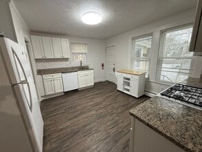 17 Moraine Pl in Brockton, MA - Building Photo - Building Photo