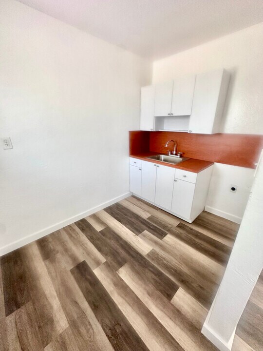 5820 NW 17th Ave in Miami, FL - Building Photo