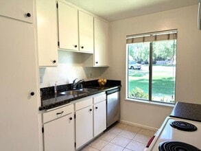 1656 Orinda Ct in Thousand Oaks, CA - Building Photo - Building Photo