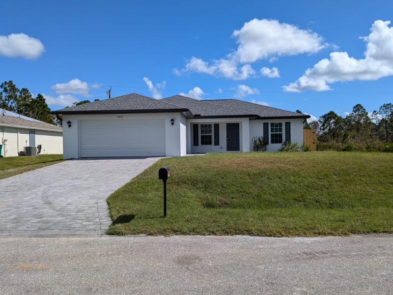 5496 Brussels Terrace in Port Charlotte, FL - Foto de edificio