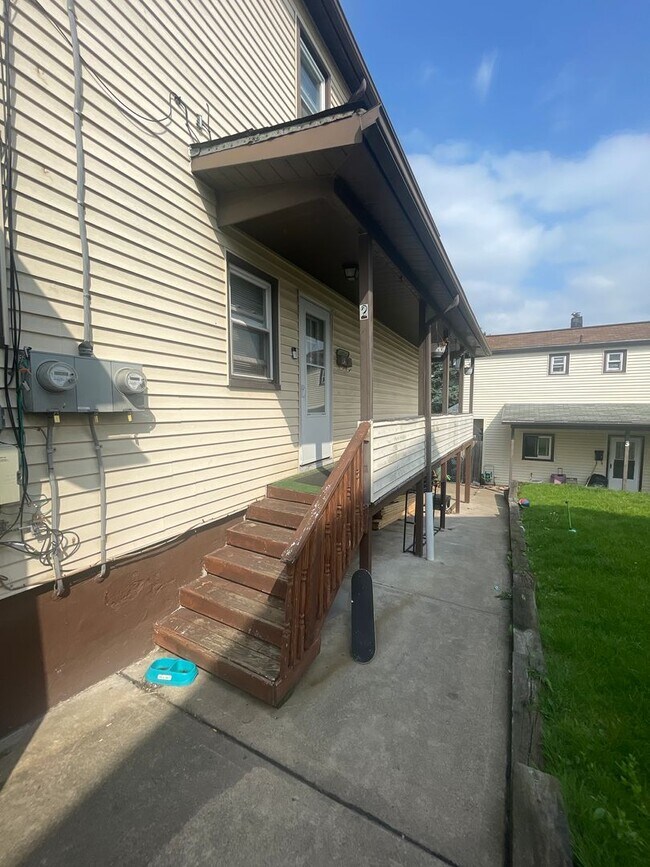 321 E 18th Ave in Homestead, PA - Building Photo - Building Photo