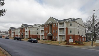 Belle Hall Apartment in Portsmouth, VA - Building Photo