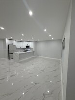 1085 NW 191st St in Miami, FL - Building Photo