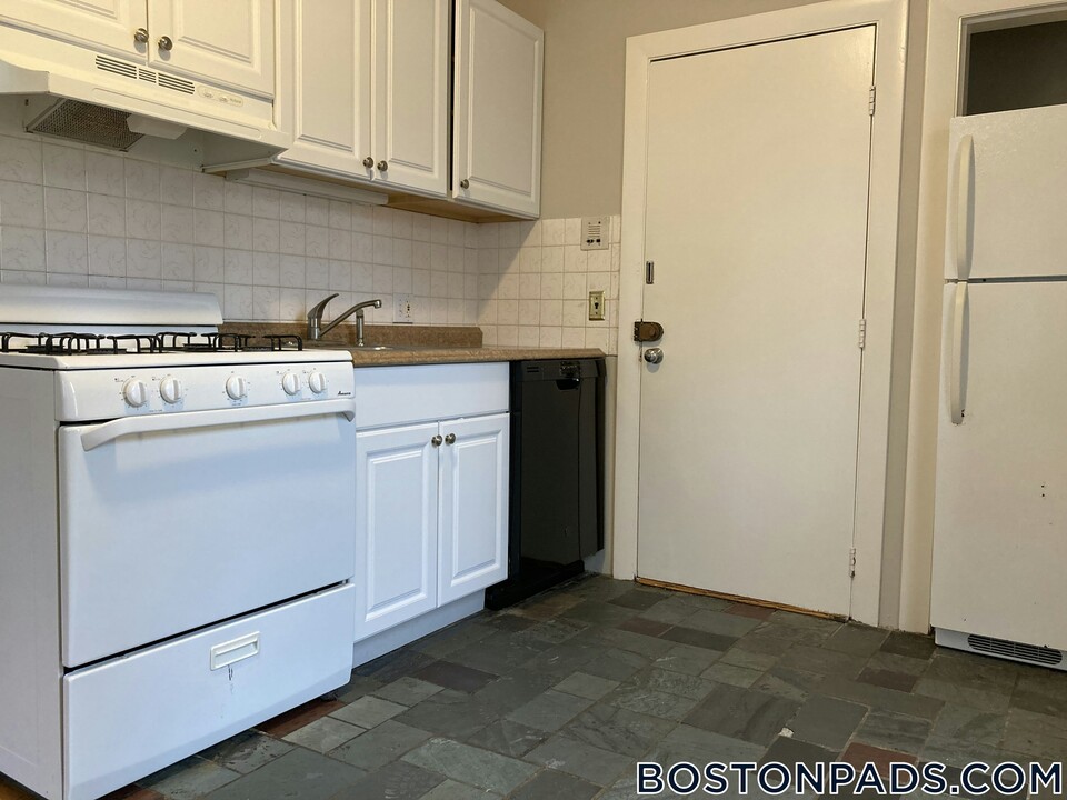 9 Elmer St in Cambridge, MA - Building Photo