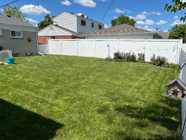 6924 Bison St in Westland, MI - Building Photo - Building Photo