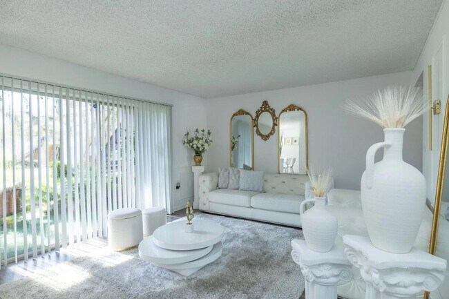 Parc Place Villas Apartments in Tampa, FL - Building Photo - Building Photo