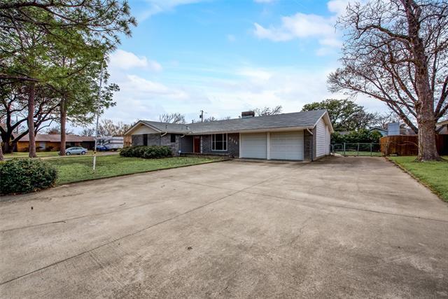 3711 E Devonshire Ct in Irving, TX - Building Photo