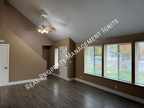 1954 NE Red Rock Ln in Bend, OR - Building Photo - Building Photo