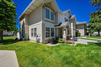 11976 Draperville Ave in Draper, UT - Foto de edificio - Building Photo