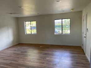 1075 Calle Ciruelo in Thousand Oaks, CA - Building Photo - Building Photo