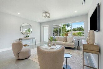 324 NE 28th St in Wilton Manors, FL - Building Photo - Building Photo