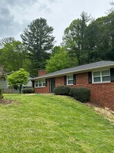 11 Mountainbrook Rd in Asheville, NC - Foto de edificio - Building Photo