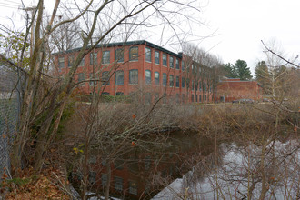 Barrington Cove Apartments in Barrington, RI - Building Photo - Building Photo