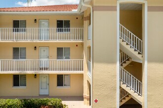 Amberly in Naples, FL - Foto de edificio - Building Photo