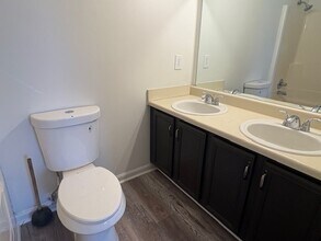 203 Lake Forest Dr in La Vergne, TN - Building Photo - Building Photo