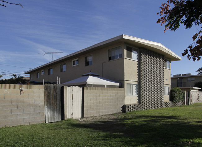 3407 W Olinda Ln in Anaheim, CA - Foto de edificio - Building Photo