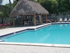10886 NW 8th St in Pembroke Pines, FL - Building Photo - Building Photo