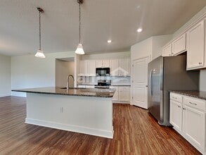 5786 Hampton Creek Rd in Jacksonville, FL - Foto de edificio - Building Photo