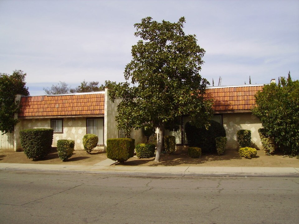 357 W Holland Ave in Clovis, CA - Building Photo