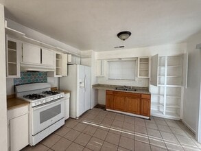 1204 N Divisadero St in Visalia, CA - Building Photo - Building Photo