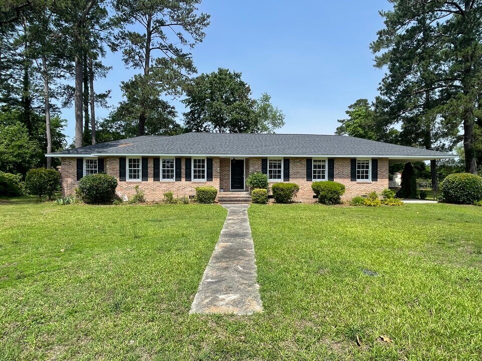 821 Championship Dr in Florence, SC - Building Photo