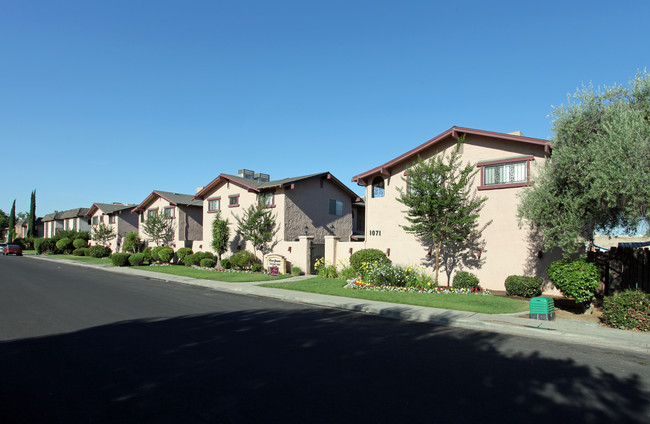 Casa Grande in Dinuba, CA - Building Photo - Building Photo