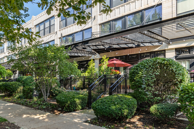 University Commons II in Chicago, IL - Building Photo - Building Photo