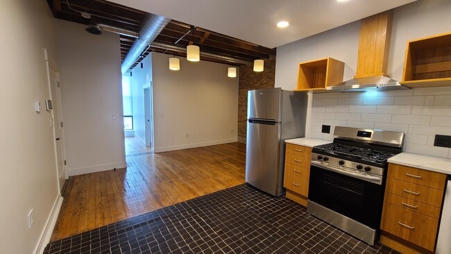 2886 S Archer Ave, Unit 2 Front in Chicago, IL - Building Photo - Building Photo