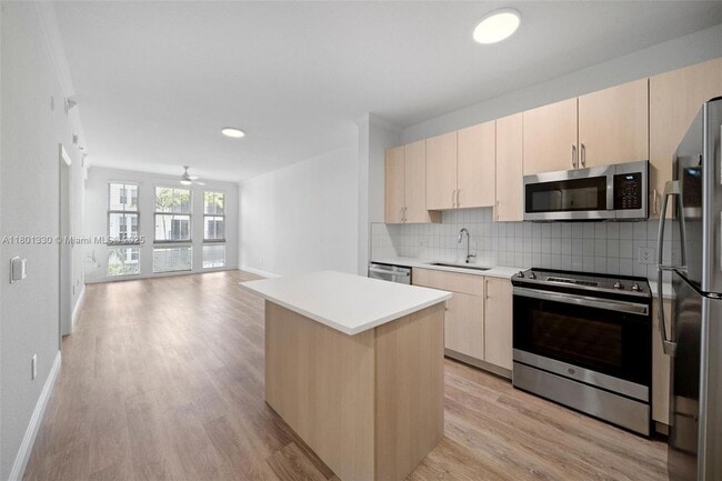 10170 SW 7th St, Unit 24-305 in Pembroke Pines, FL - Building Photo - Building Photo
