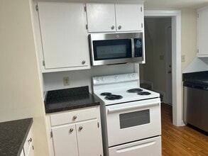 2505 Saint Christopher Cir SW, Unit Apartment J in Wilson, NC - Foto de edificio - Building Photo