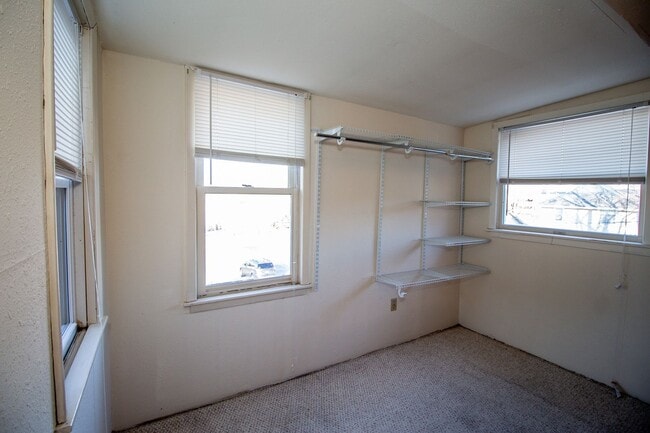 property at 1107 E Walnut St