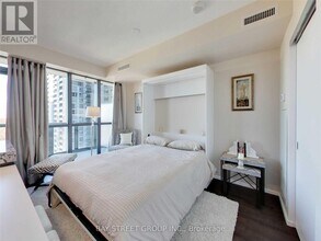 101 Charles St E in Toronto, ON - Building Photo - Building Photo