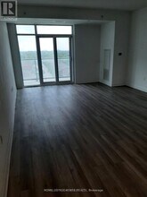 3220 Sheppard Ave E in Toronto, ON - Building Photo - Building Photo