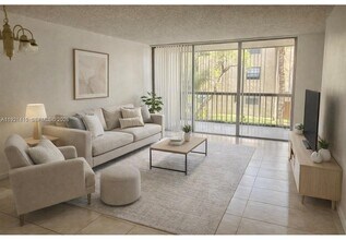 10865 SW 112th Ave in Miami, FL - Foto de edificio - Building Photo